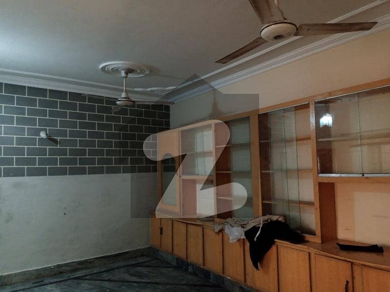 حیات آباد فیز 1 - ای3 حیات آباد فیز 1,حیات آباد,پشاور میں 3 کمروں کا 10 مرلہ زیریں پورشن 45.0 ہزار میں کرایہ پر دستیاب ہے۔