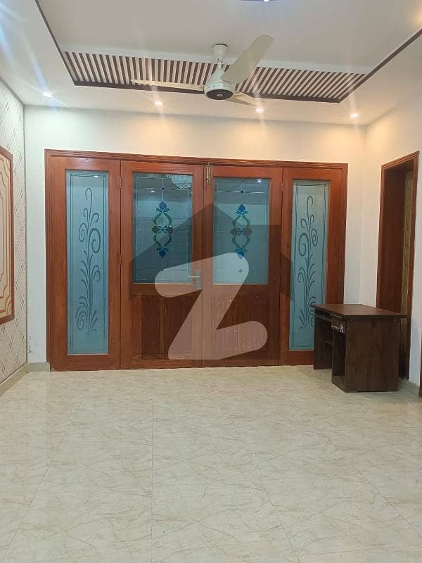 بحریہ ٹاؤن ۔ نشتر ایکسٹینشن بلاک بحریہ ٹاؤن سیکٹر ای,بحریہ ٹاؤن,لاہور میں 2 کمروں کا 10 مرلہ زیریں پورشن 55.0 ہزار میں کرایہ پر دستیاب ہے۔