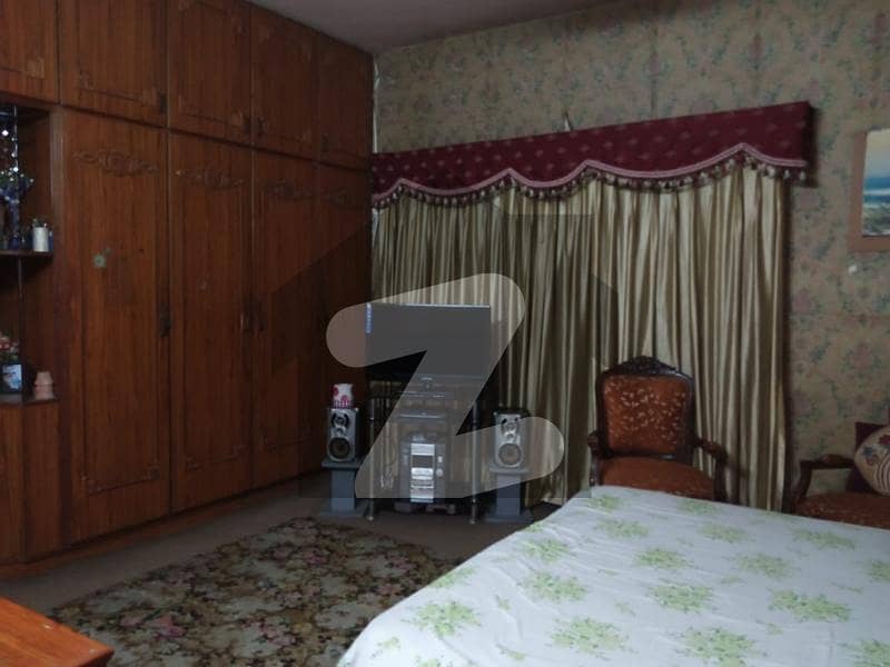 ماڈل ٹاؤن ۔ بلاک ای ماڈل ٹاؤن,لاہور میں 3 کمروں کا 1 کنال بالائی پورشن 1.0 لاکھ میں کرایہ پر دستیاب ہے۔