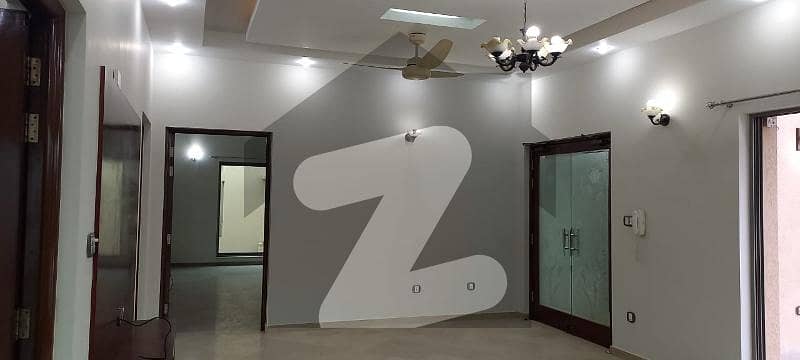 ڈی ایچ اے فیز 1 ڈیفنس (ڈی ایچ اے),لاہور میں 5 کمروں کا 1 کنال مکان 7.0 کروڑ میں برائے فروخت۔