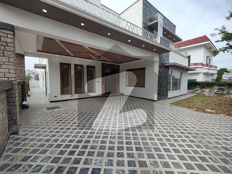 Most Beautiful Specious Kanal House For Rent