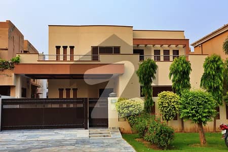 1 Kanal Used Modern Bungalow For Sale At Prime Location Phase 5