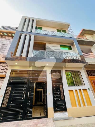 ورسک روڈ پشاور میں 7 کمروں کا 4 مرلہ مکان 1.4 کروڑ میں برائے فروخت۔