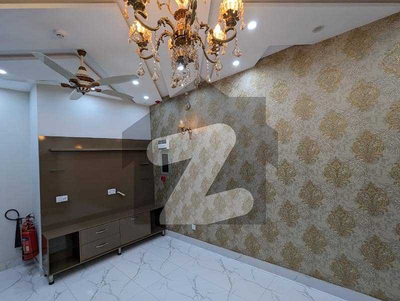 ڈی ایچ اے 9 ٹاؤن ڈیفنس (ڈی ایچ اے),لاہور میں 3 کمروں کا 5 مرلہ مکان 2.1 کروڑ میں برائے فروخت۔