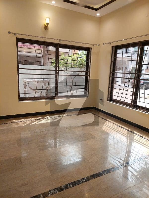 1 Kanal Upper Portion Available For Rent In Lake City Secter M2