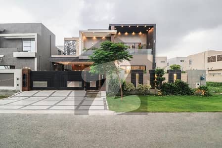 One Kanal Eye Catching Luxury Bungalow Near Big Park Must Once Visit
