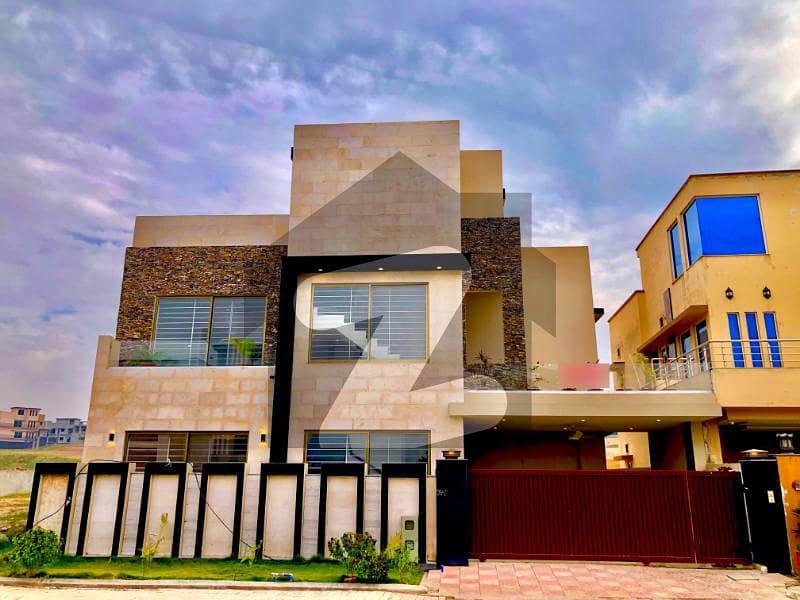 بحریہ ٹاؤن فیز 8 بحریہ ٹاؤن راولپنڈی,راولپنڈی میں 5 کمروں کا 11 مرلہ مکان 3.8 کروڑ میں برائے فروخت۔