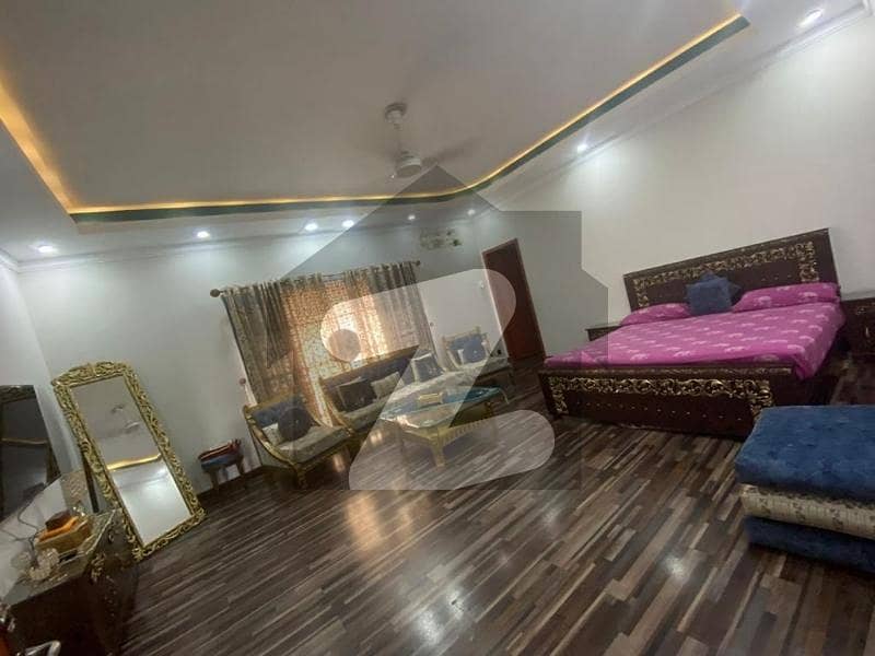2 KANAL HOUSE WITH 22 ROOMS HOSTELS SEPARATE GATE HANDSOME RENTAL