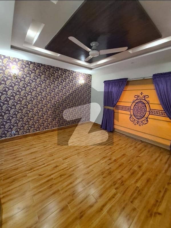 سکھ چین گارڈنز لاہور میں 4 کمروں کا 10 مرلہ مکان 3.6 کروڑ میں برائے فروخت۔