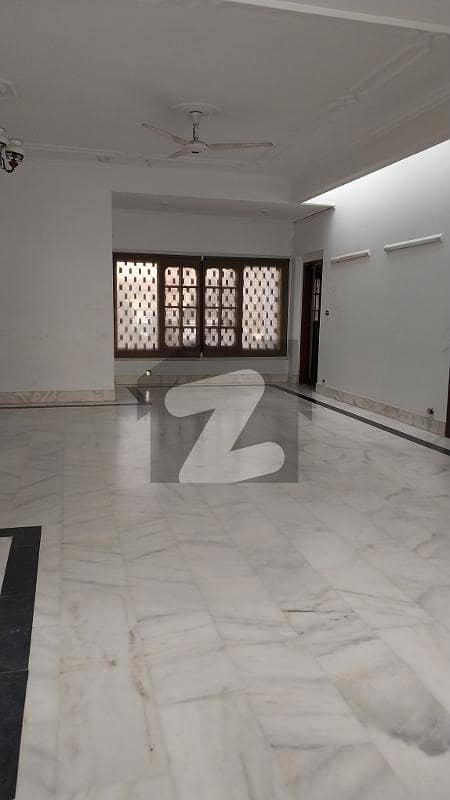 1000 Yards Bungalow Available For Rent Near Shahrah-E-Faisal For Commercial Use.