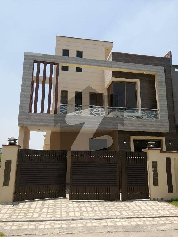 10 Marla Brand New House Available for Rent Gas Available Sector M5 Lake City