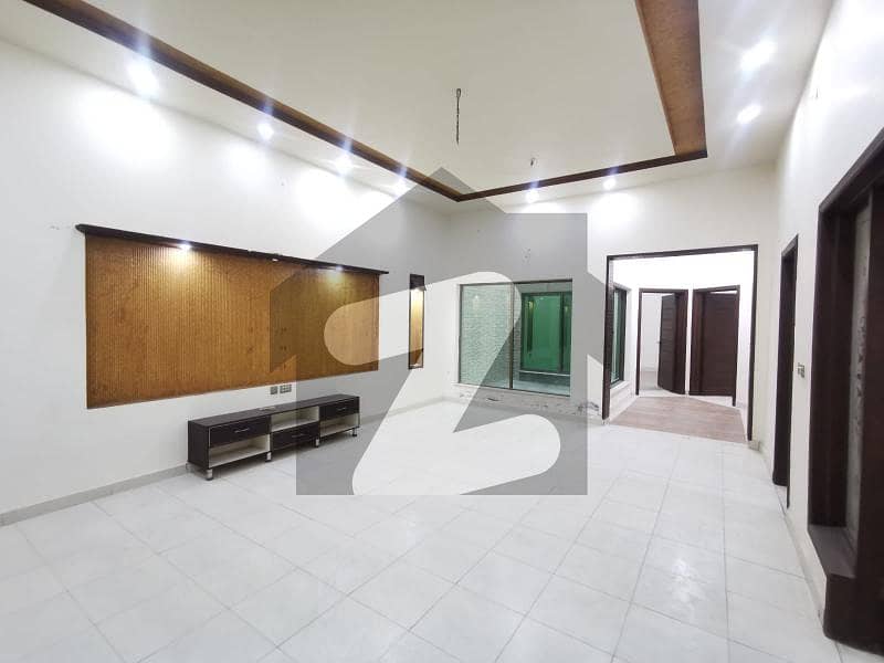 خیابان کالونی 2 فیصل آباد میں 5 کمروں کا 15 مرلہ مکان 1.0 لاکھ میں کرایہ پر دستیاب ہے۔