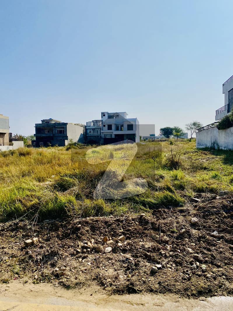LEVELLED PLOT 60x90 FOR SALE NEAR MARGLLA ROAD