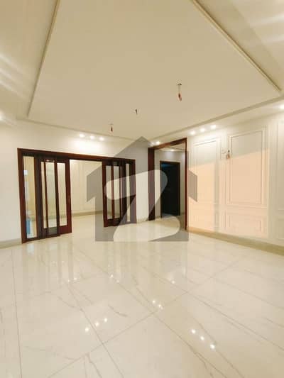 عبداللہ گارڈنز ایسٹ کینال روڈ,کینال روڈ,فیصل آباد میں 5 کمروں کا 1 کنال مکان 12.5 کروڑ میں برائے فروخت۔