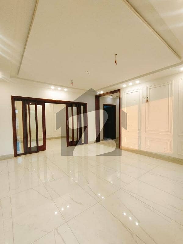 عبداللہ گارڈنز ایسٹ کینال روڈ,کینال روڈ,فیصل آباد میں 5 کمروں کا 1 کنال مکان 11.5 کروڑ میں برائے فروخت۔