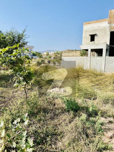 PROPER CORNER PLOT 60x90 FOR SALE NEAR MARGALLA ROAD