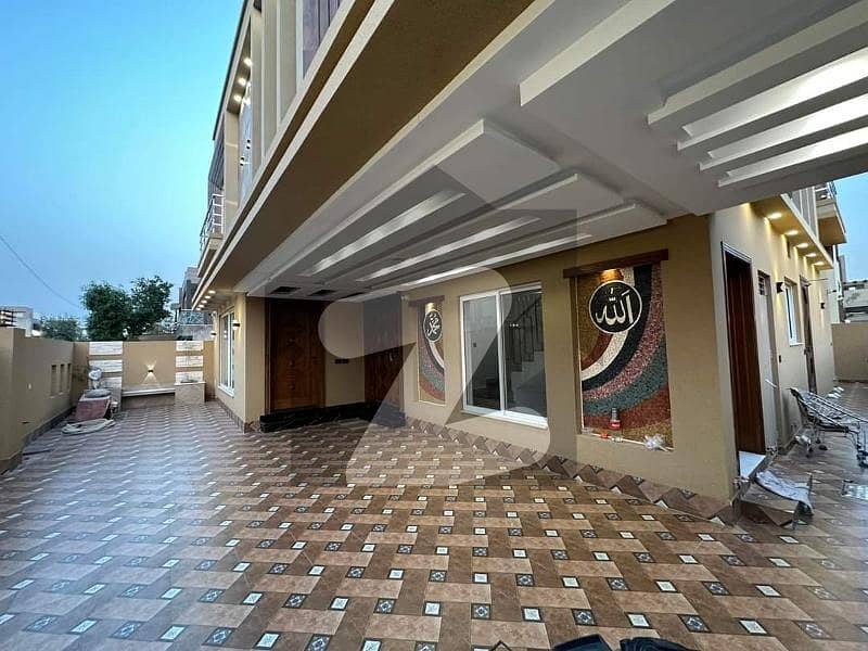 بحریہ ٹاؤن سیکٹر سی بحریہ ٹاؤن,لاہور میں 5 کمروں کا 12 مرلہ مکان 5.9 کروڑ میں برائے فروخت۔