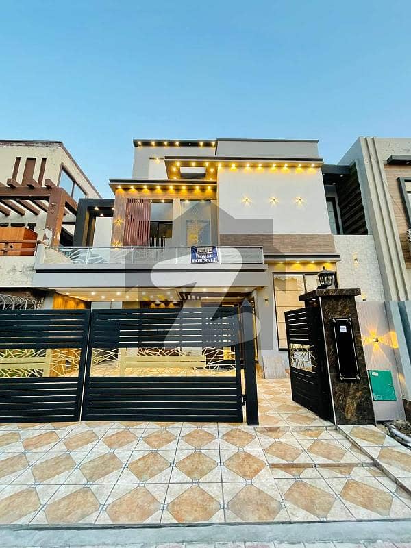 *Stunning 10 Marla Brand New House in Bahria Town Lahore*