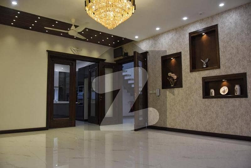 ای ایم ای سوسائٹی لاہور میں 5 کمروں کا 1 کنال مکان 12.0 کروڑ میں برائے فروخت۔