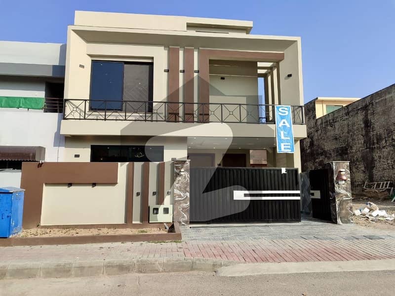 بحریہ ٹاؤن فیز 3 بحریہ ٹاؤن راولپنڈی,راولپنڈی میں 5 کمروں کا 10 مرلہ مکان 5.8 کروڑ میں برائے فروخت۔