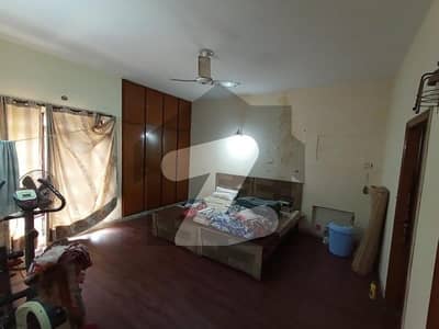 1 Bedroom Plus Tv Lounge Fully Furnished Available For Bachelors