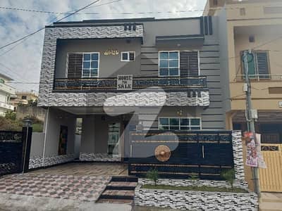 8 Marla Brand New House is Available For Sale
