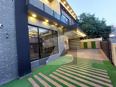 1 Kanal Beautifully Designed House For Rent