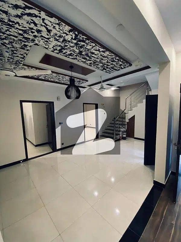 3 BEDS BRAND NEW VILLA FOR SALE LOCATED ALI BLOCK BAHRIA TOWN KARACHI