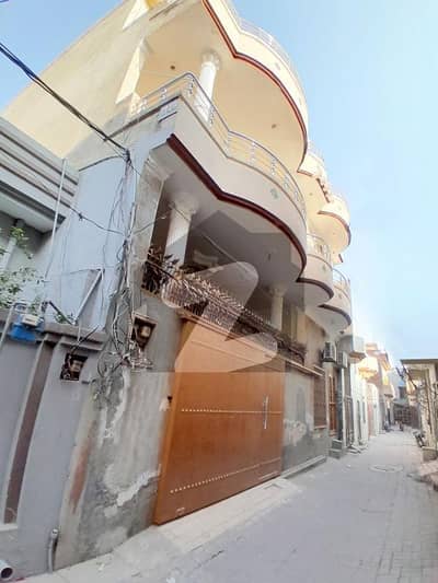 کشمیر روڈ سیالکوٹ میں 7 کمروں کا 10 مرلہ مکان 3.5 کروڑ میں برائے فروخت۔