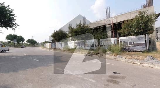 Prime Location 207 Square Feet Shop For sale In Rs. 16560000 Only