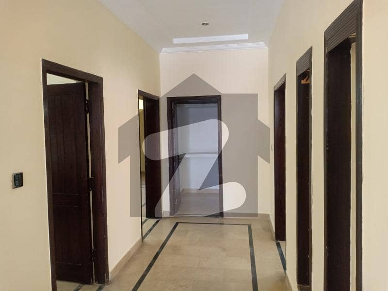 ONE KANAL BEAUTIFUL LOCATION UPPER PORTION AVAILABLE FOR RENT