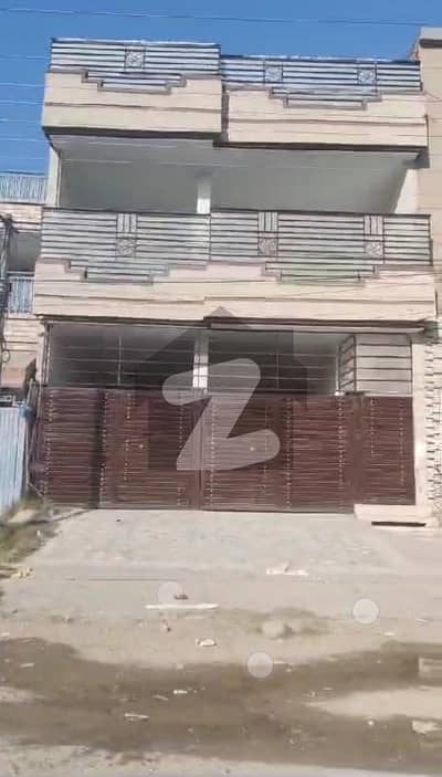 حیات آباد فیز 6 - ایف6 حیات آباد فیز 6,حیات آباد,پشاور میں 8 کمروں کا 5 مرلہ مکان 2.6 کروڑ میں برائے فروخت۔
