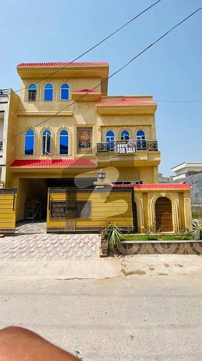 ائیرپورٹ ہاؤسنگ سوسائٹی راولپنڈی میں 6 کمروں کا 8 مرلہ مکان 2.9 کروڑ میں برائے فروخت۔