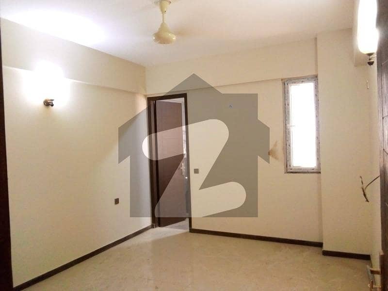 کلفٹن ۔ بلاک 1 کلفٹن,کراچی میں 3 کمروں کا 7 مرلہ فلیٹ 2.7 کروڑ میں برائے فروخت۔