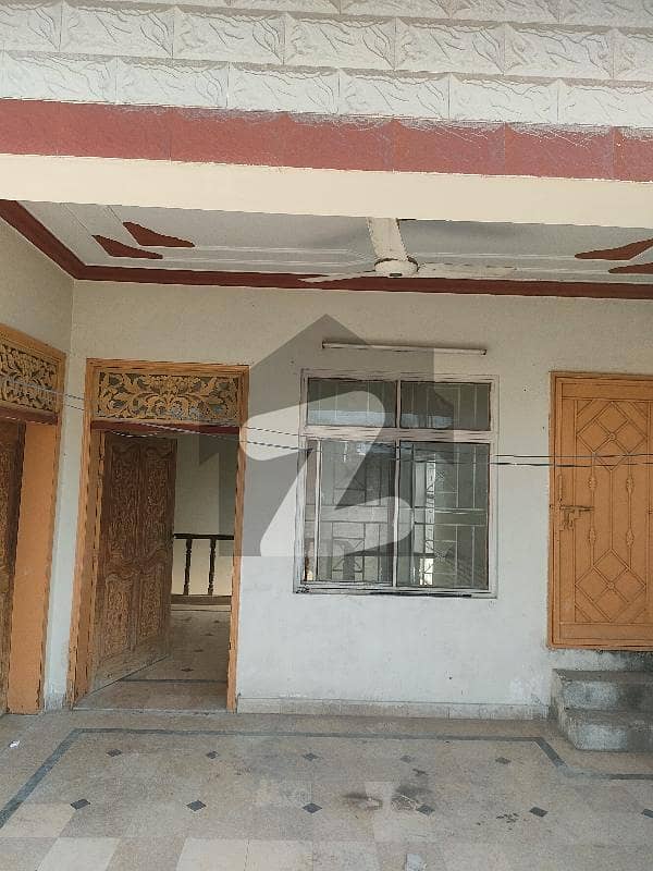 نیو لالہ زار راولپنڈی میں 3 کمروں کا 8 مرلہ مکان 35.0 ہزار میں کرایہ پر دستیاب ہے۔