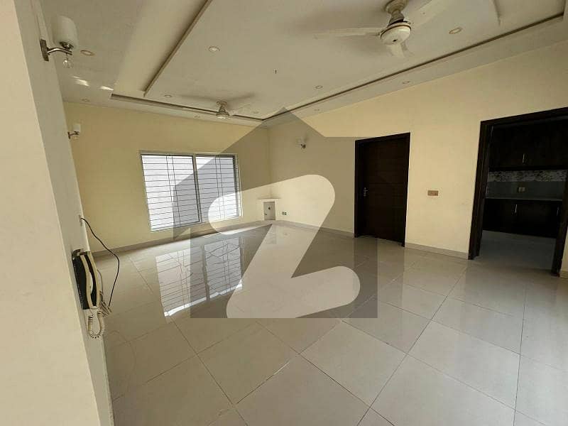 1 Kanal Brand New Upper Portion In Super Hot Location With Separate Gate