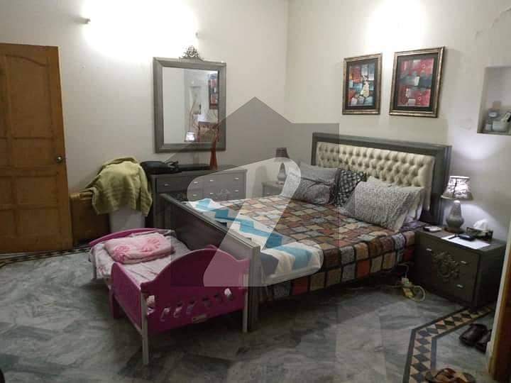 چکلالہ سکیم 3 چکلالہ سکیم,راولپنڈی میں 8 کمروں کا 1 کنال مکان 7.5 کروڑ میں برائے فروخت۔