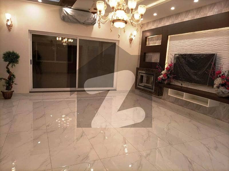 کینال گارڈن ۔ بلاک سی کینال گارڈن,لاہور میں 4 کمروں کا 10 مرلہ مکان 2.6 کروڑ میں برائے فروخت۔