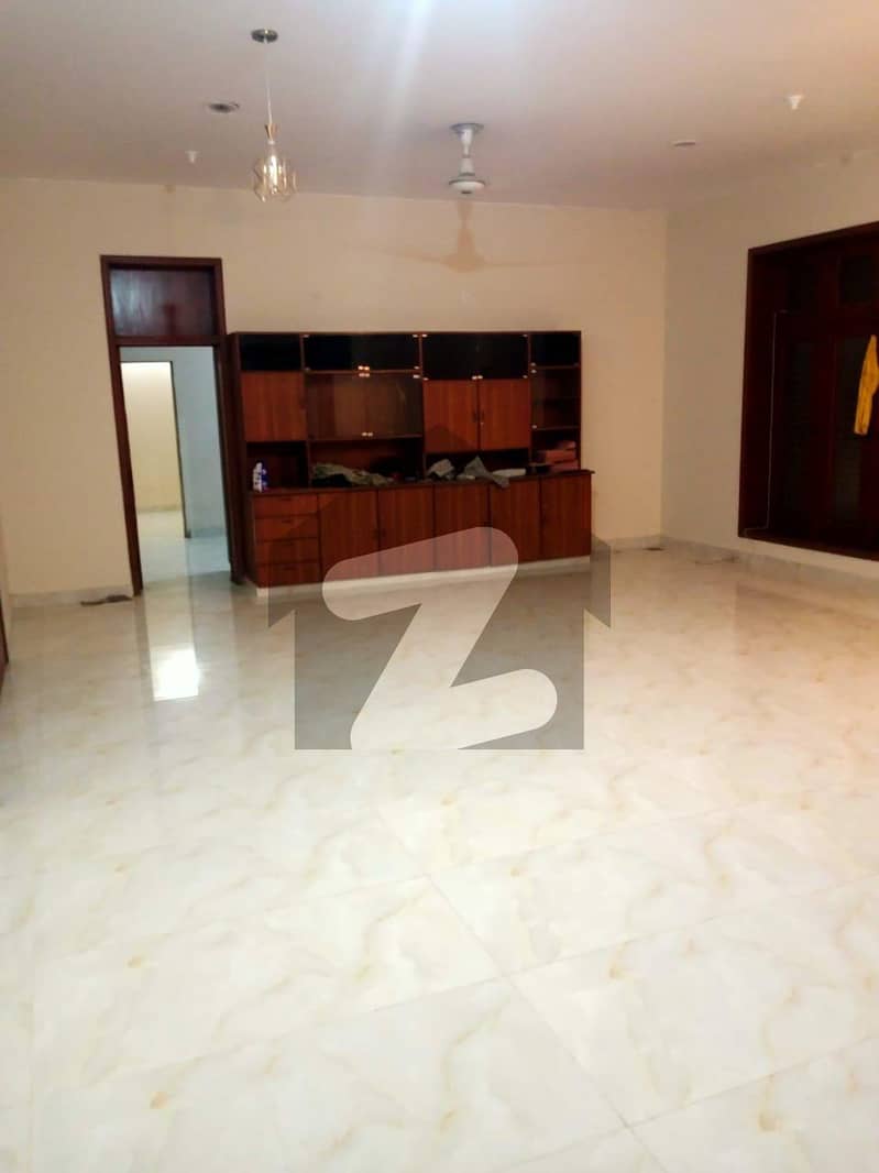 2 KANAL 6 BEDROOM HOUSE AVAILABLE FOR RENT
