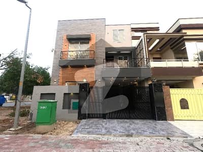 Prime Location House Of 5 Marla In Bahria Town - Jinnah Block Is Available