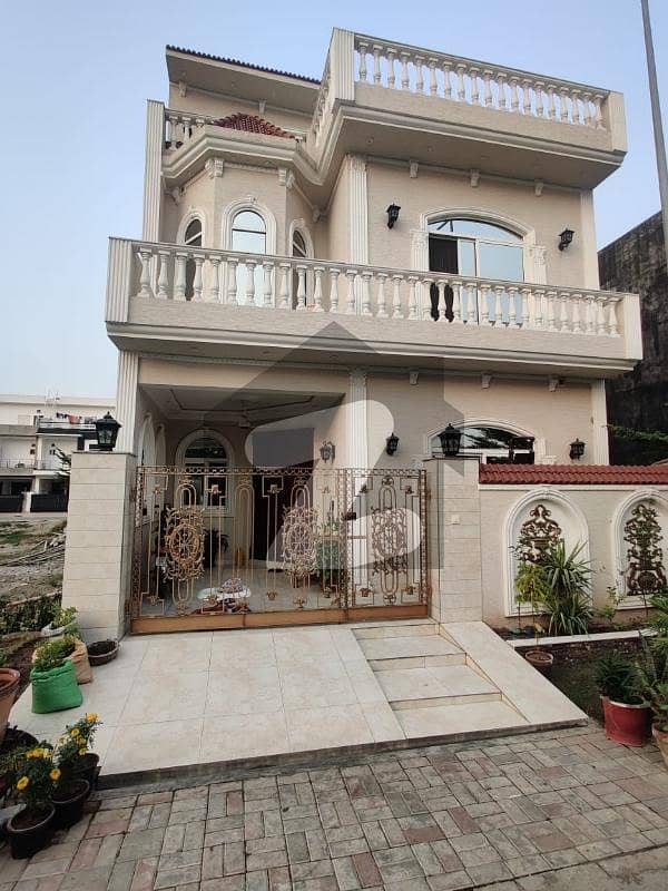 ڈریم گارڈنز فیز 1 ڈریم گارڈنز,ڈیفینس روڈ,لاہور میں 5 کمروں کا 5 مرلہ مکان 2.15 کروڑ میں برائے فروخت۔