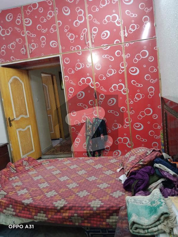 سبزہ زار سکیم ۔ بلاک بی سبزہ زار سکیم,لاہور میں 4 کمروں کا 3 مرلہ مکان 1.3 کروڑ میں برائے فروخت۔