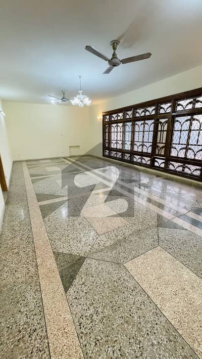 666Sq-Yard Beautiful 5Bed House Available For Rent F11