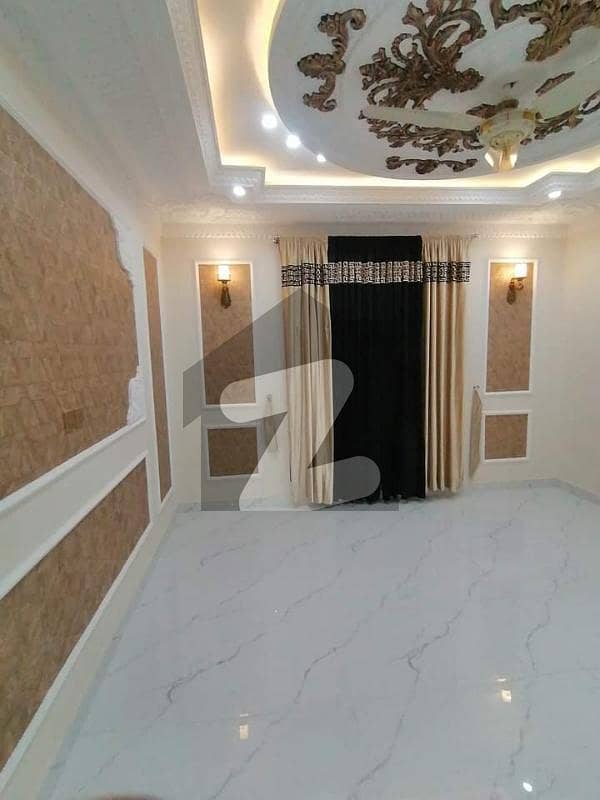 الرحمان گارڈن فیز 2 الرحمان گارڈن,لاہور میں 5 کمروں کا 8 مرلہ مکان 2.75 کروڑ میں برائے فروخت۔