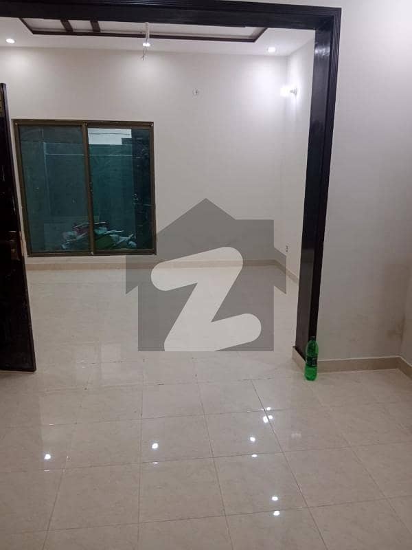 DHA 8 Marla Floor For Rent