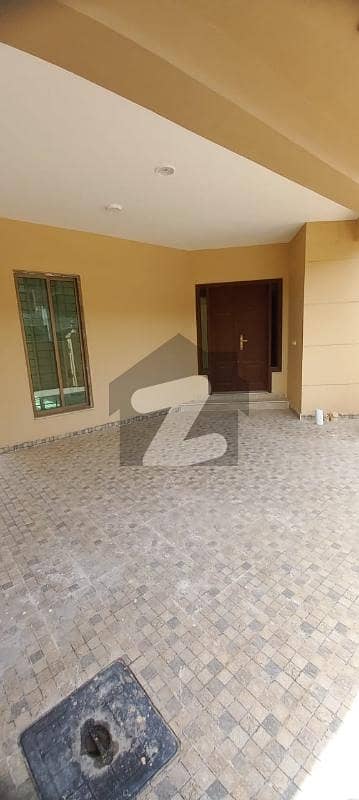 On Excellent Location House Of 10 Marla In Askari 3 For Sale