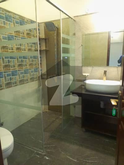 ڈی ایچ اے فیز 5 ڈیفنس (ڈی ایچ اے),لاہور میں 4 کمروں کا 8 مرلہ مکان 1.2 لاکھ میں کرایہ پر دستیاب ہے۔