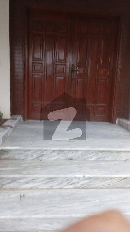 One Kanal Beautiful Lower Portion For Rent In State Life Housing Society Lahore