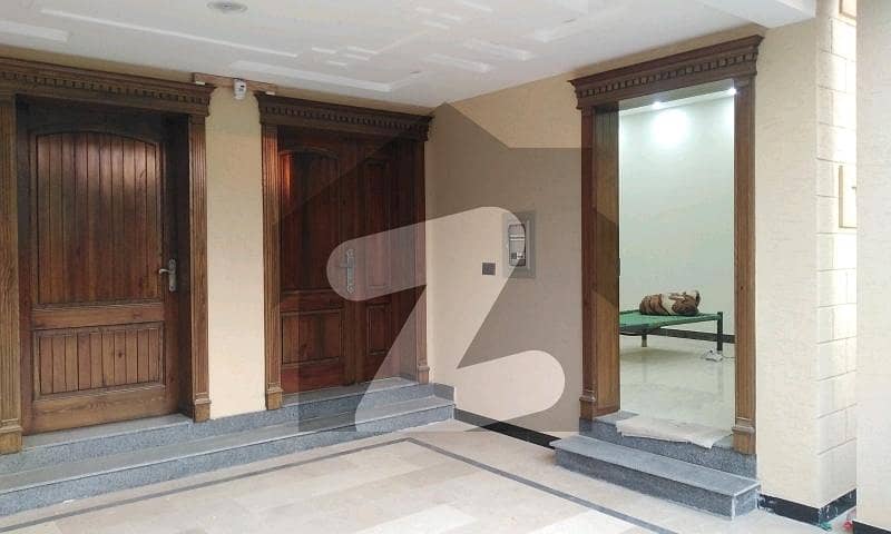 In Bahria Town Phase 8 7 Marla House For Rent