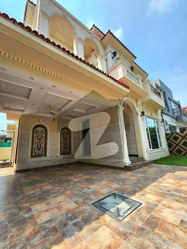 10 MARLA BEAUTIFUL HOUSE FOR RENT IN DHA Phase 8